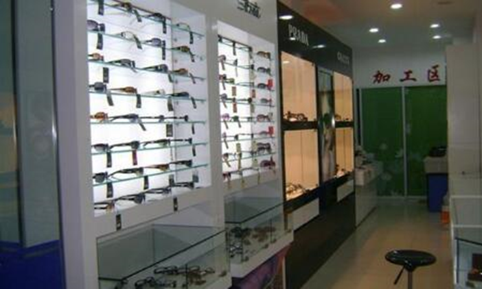 眼镜店是不是暴利行业？现在开眼镜店还赚钱吗