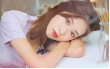 利用美女套图，也能轻松月入过万